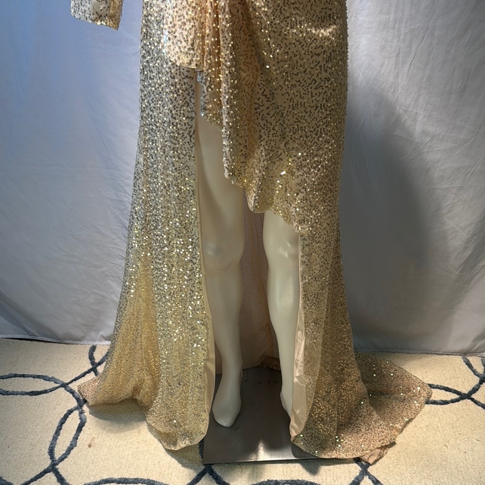 Elegant Gold Sequin Evening Gown - Picture 4 of 16